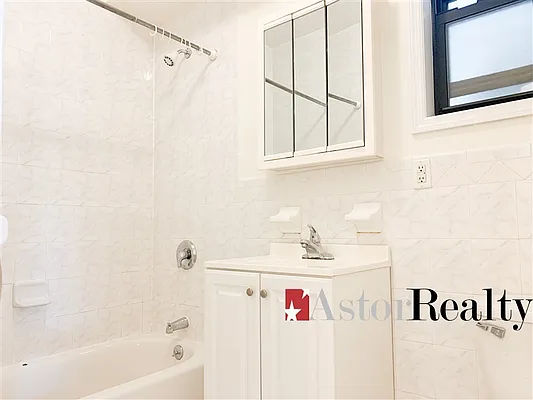 Rented by Astor Realty | media 21