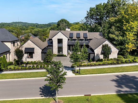 3rd image of 8190 Heirloom Blvd