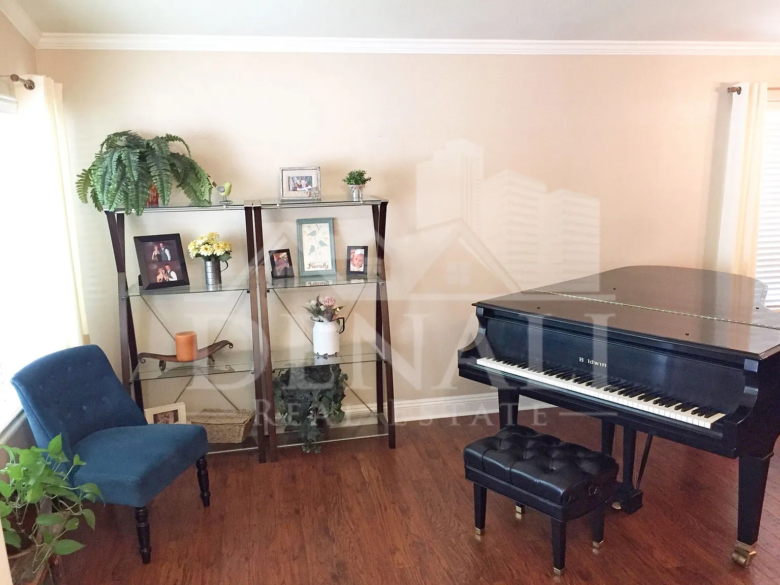 3 bed, 2.0 bath, 1537 sqft, $2,295 — Photo 3
