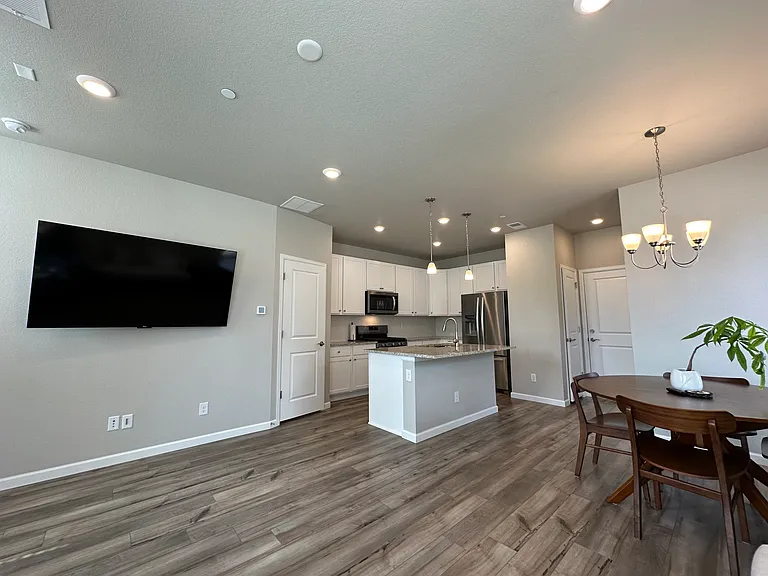 457 Millwall Cir — Photo 2