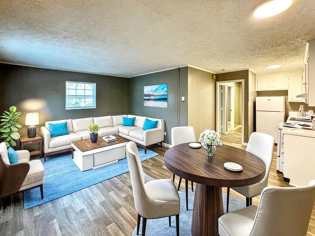 Building Photo - Oakwood Apartments