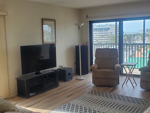Living area and north golf view