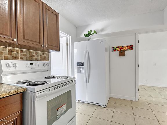5th image of 1550 Hardy St