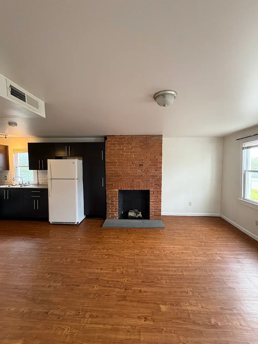 Building Photo - 15 Albany St #2