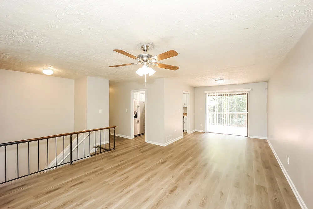 4 bed, 2.0 bath, 2831 sqft, $2,420 — Photo 4