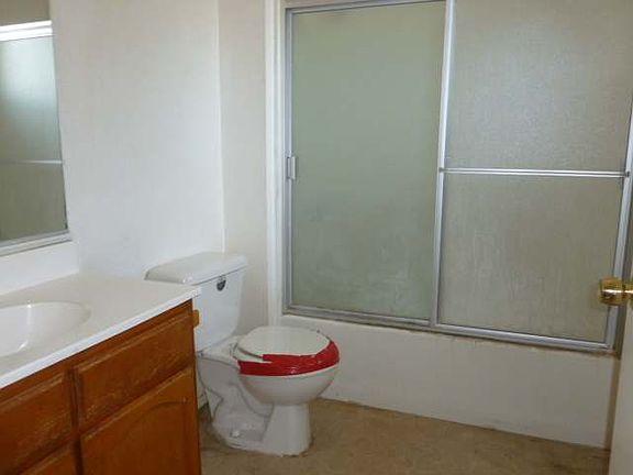 3rd image of 14038 1/2 Glengyle St