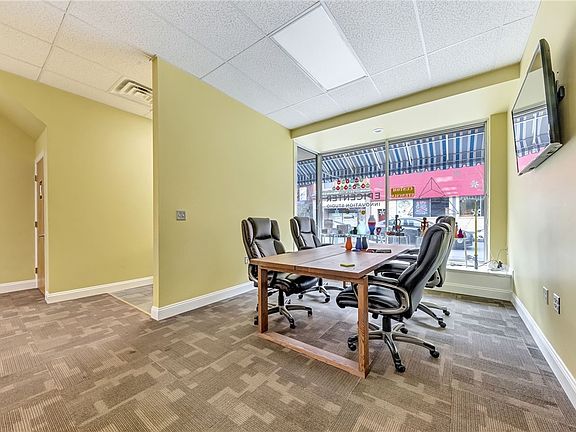 5th image of 568 Merchant St