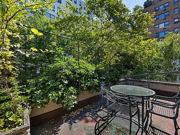 4th image of 419 E 50th St APT 4R