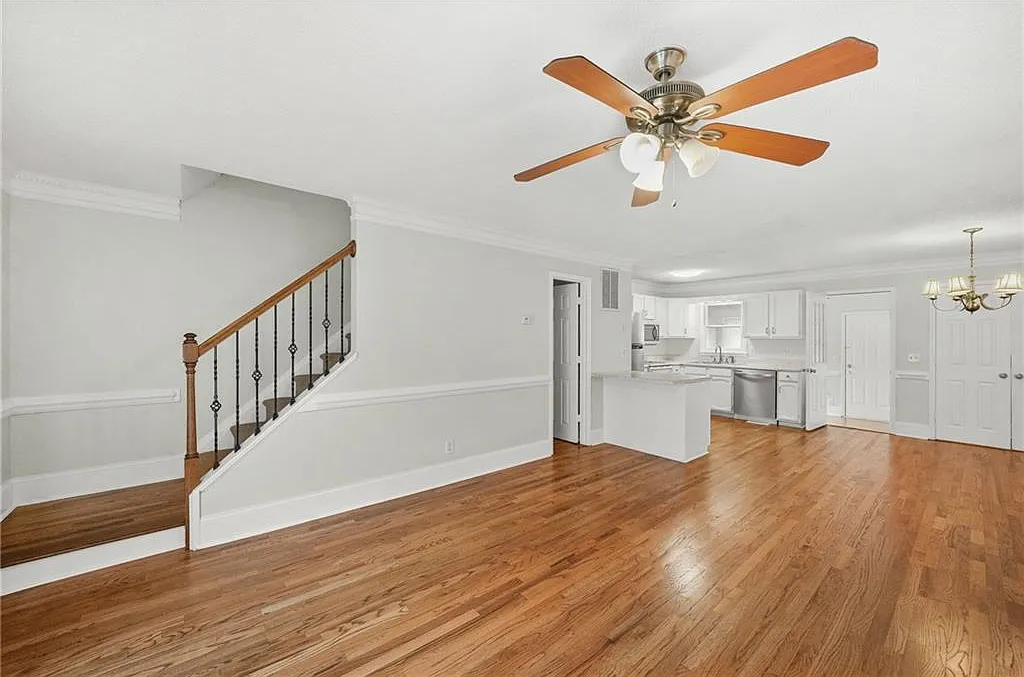 3 bed, 3.0 bath, 1666 sqft, $2,150 — Photo 3
