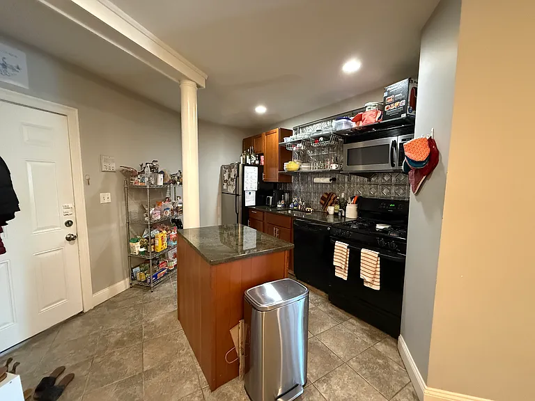 394 Riverway #1 — Photo 4