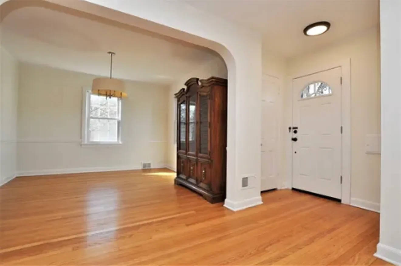 3 bed, 2200 sqft, $4,500 — Photo 4
