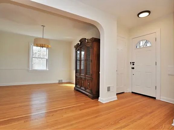 4th image of 6815 N Lowell Ave