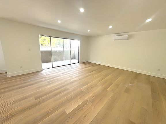 2nd image of 605 San Vicente Blvd