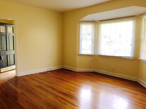 5th image of 463 Pierce Ave