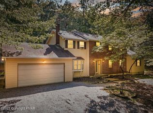 527 Hallowood Dr, East Stroudsburg, PA 18302