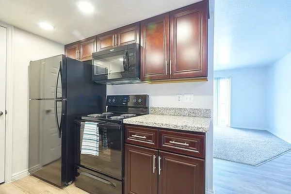 Willow Cove — Photo 2