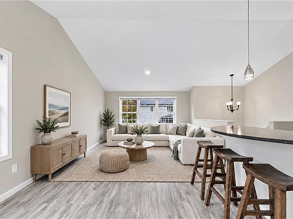 3rd image of 32 Arcadia Rd