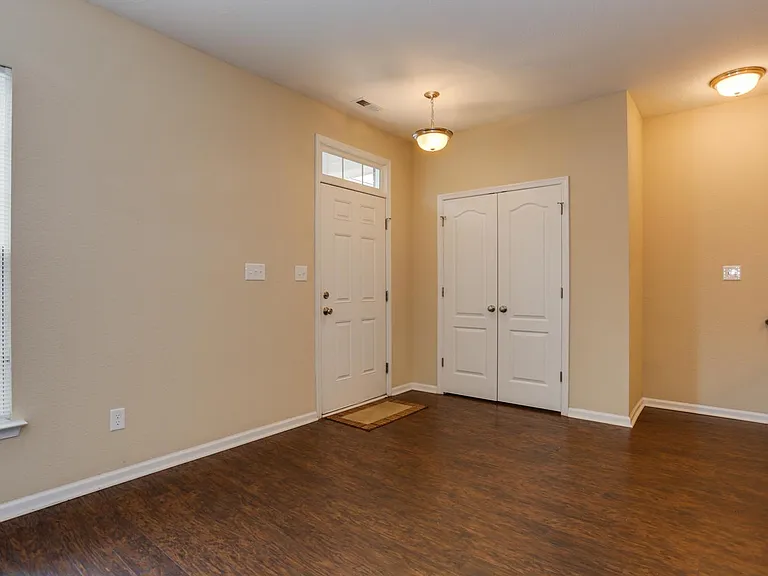 4988 Almandine Ave — Photo 9