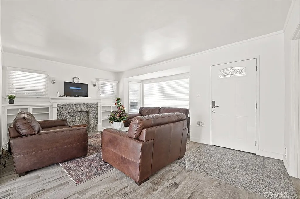 2 bed, 1088 sqft, $3,199 — Photo 3