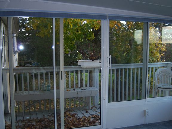 seasonal with access to deck
