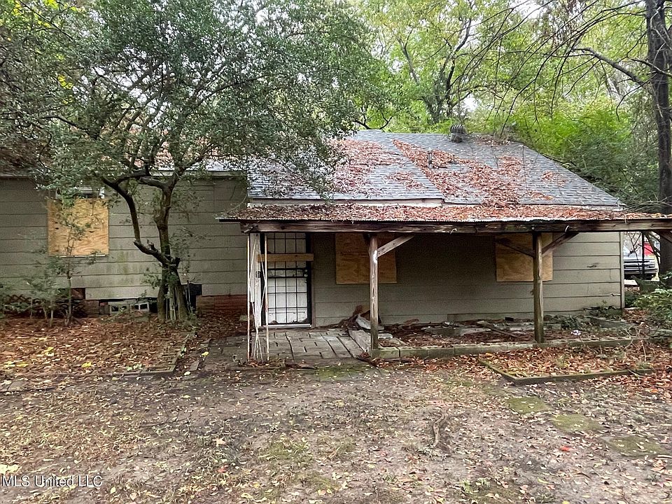 2nd image of 655 Broadmoor Dr