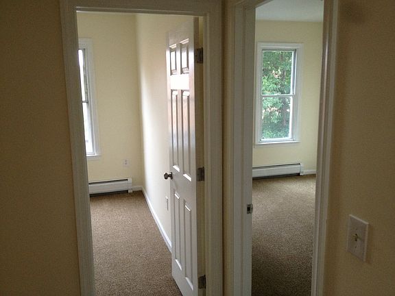 3rd image of 323 Whiton St