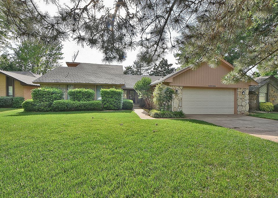 BEAUTIFUL SETTING!!!