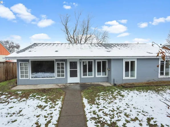 1323 E 15th St, The Dalles, OR 97058