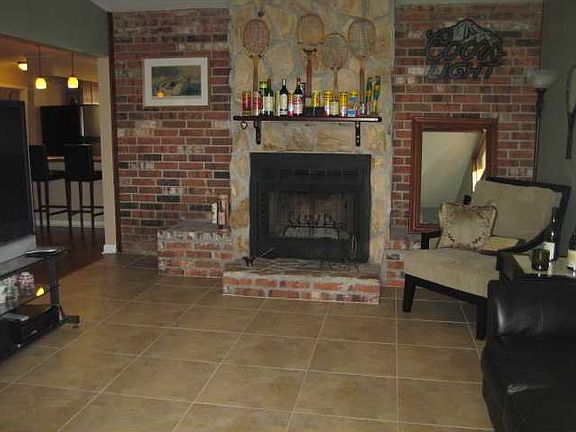 2nd image of 1617 N Woodlawn Ave