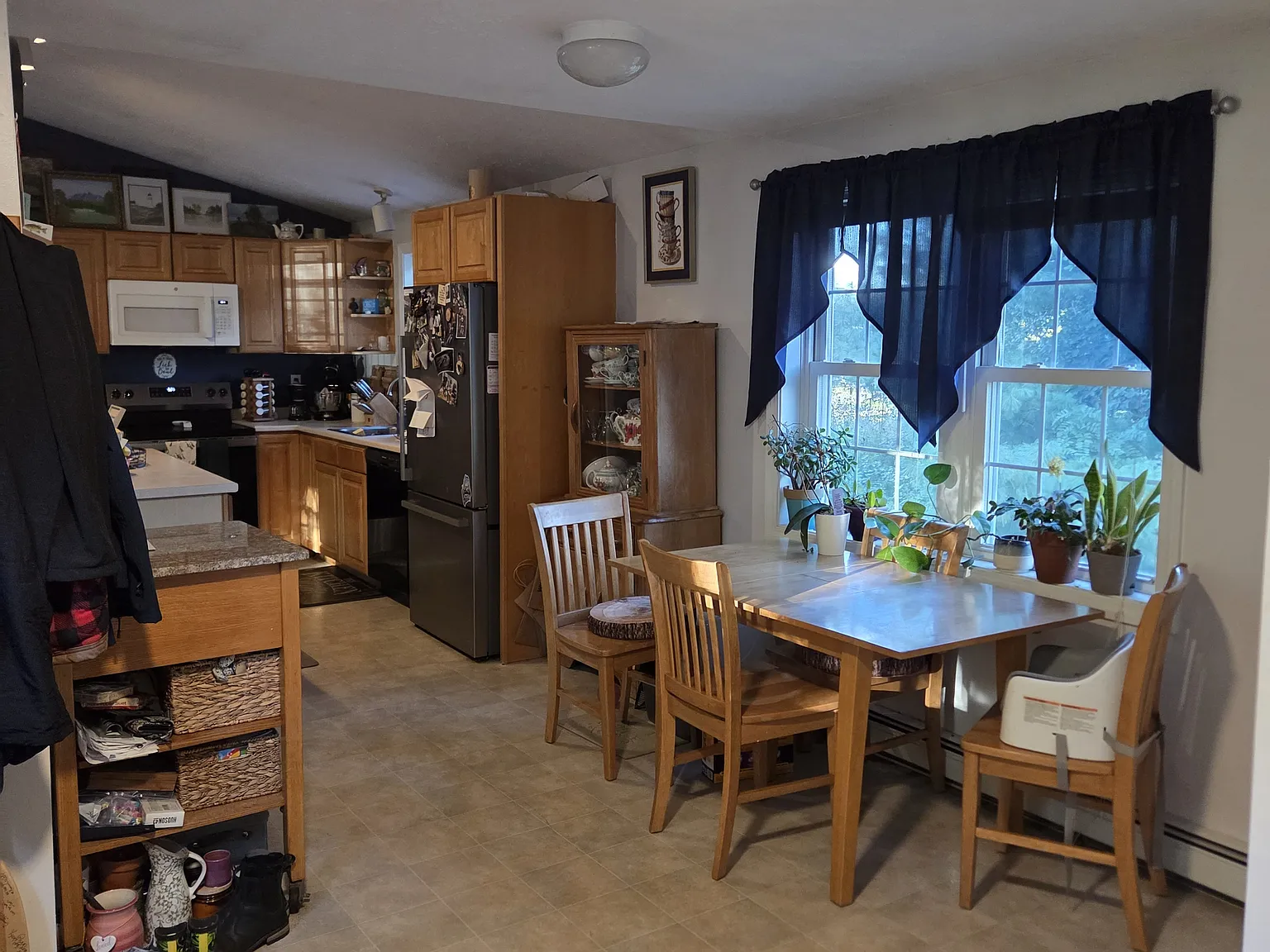 2 bed, 1008 sqft, $2,300 — Photo 2