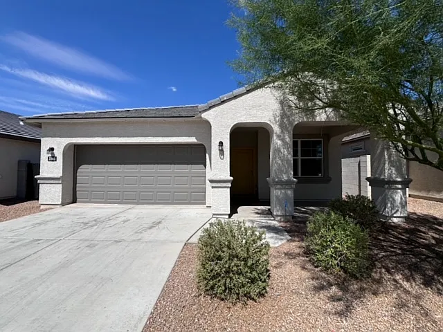4 bed, 2.5 bath, 1915 sqft, $2,700 — Photo 1