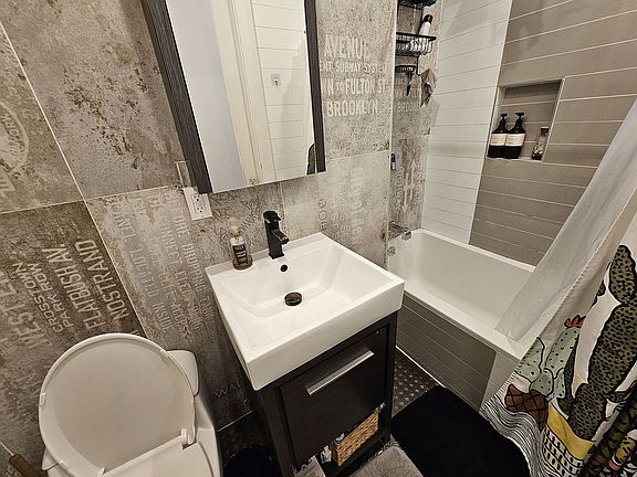 4th image of 247 Linden Blvd #3
