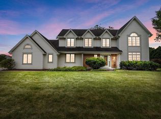 8717 W Bennington Ct, Mequon, WI 53097