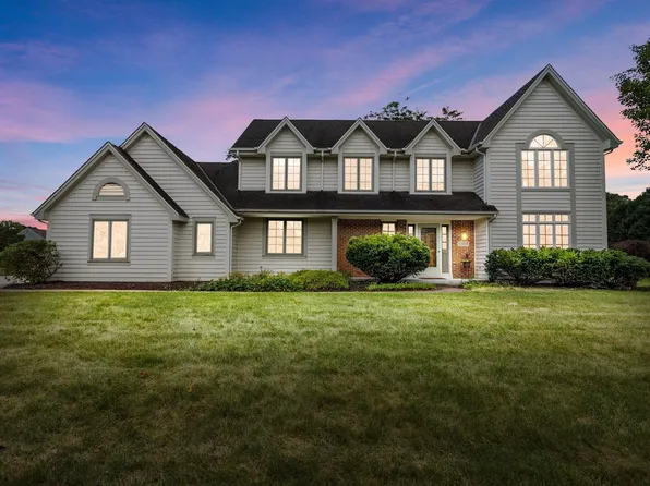 8717 West Bennington COURT, Mequon, WI 53097