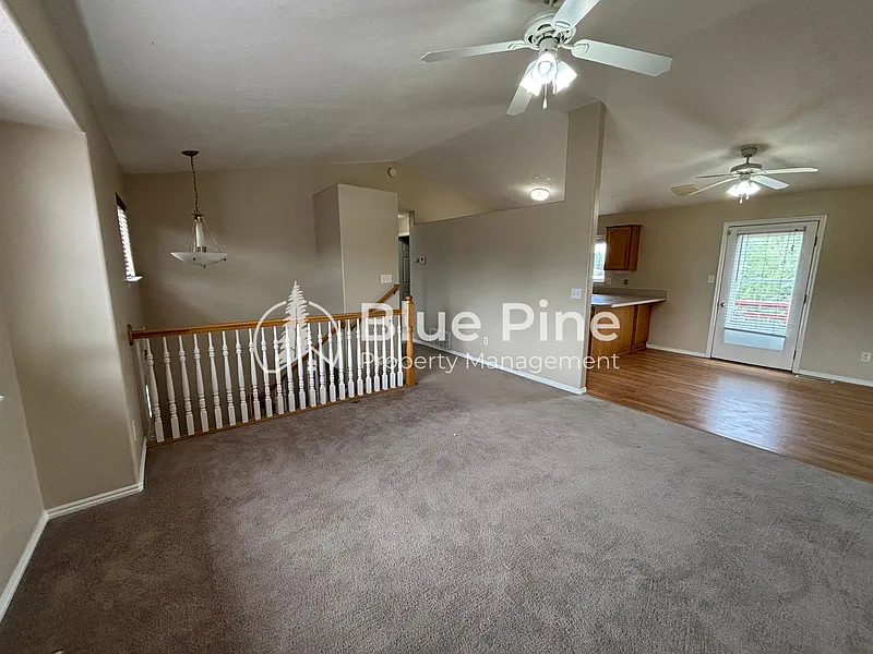 4 bed, 2.0 bath, 1550 sqft, $2,200 — Photo 4
