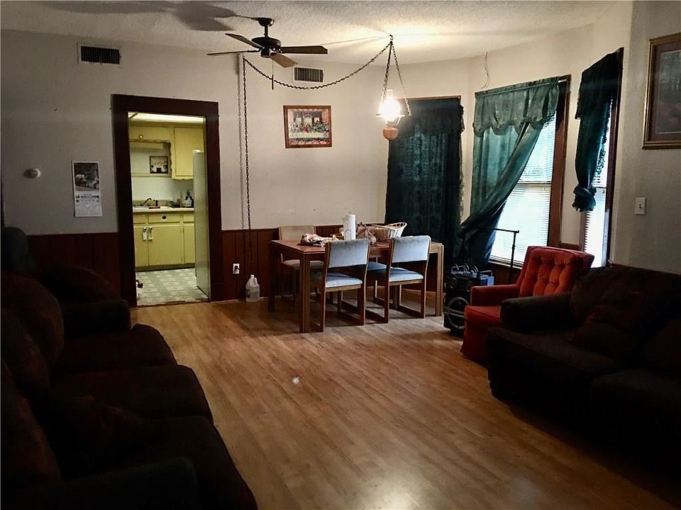 2nd image of 39 SE 33rd St
