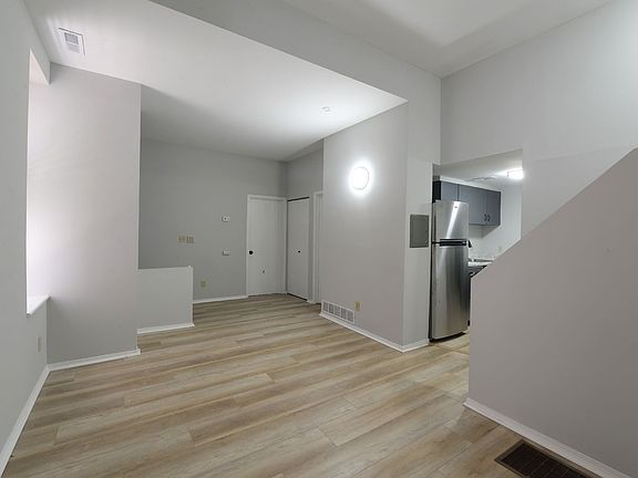 4th image of 2107 Sidney St APT B