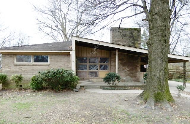 1st image of 1001 W Pecan St