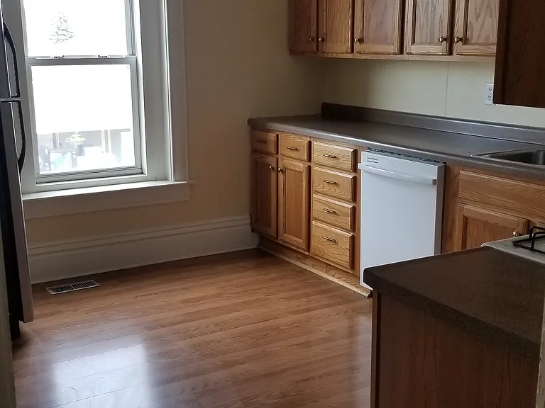 104 Main St S #2 — Photo 6