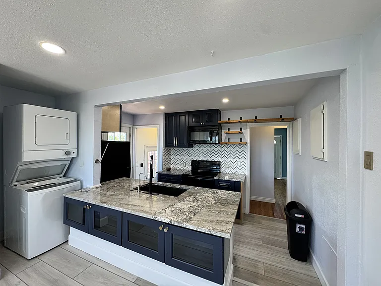 2745 W Archer Pl — Photo 11
