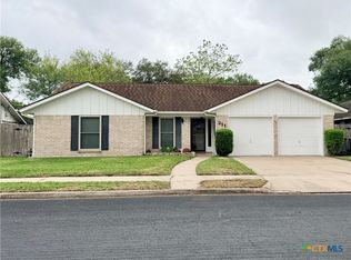 211 Pecos Dr, Victoria, TX 77904
