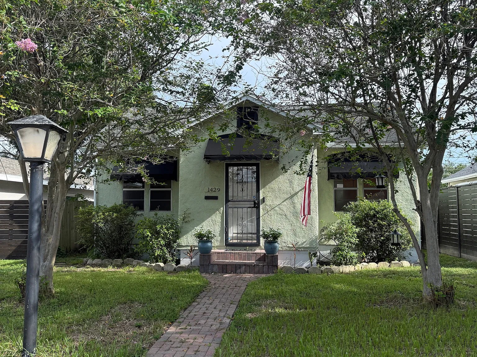 2 bed, 1100 sqft, $2,400 — Photo 1