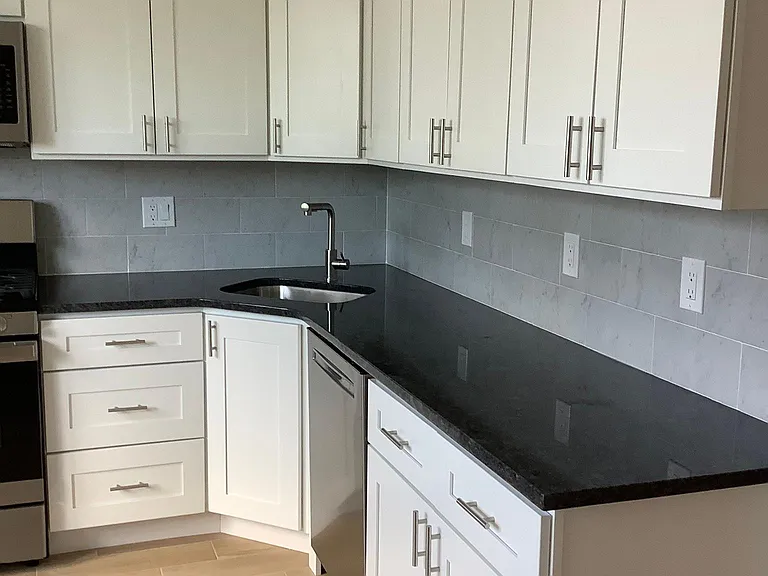 2111 W Seybert St #A — Photo 4