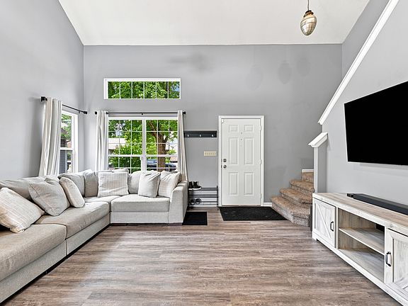 5th image of 717 Kingston Cir