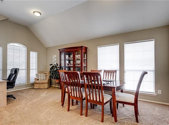 4th image of 1822 Creekway Dr