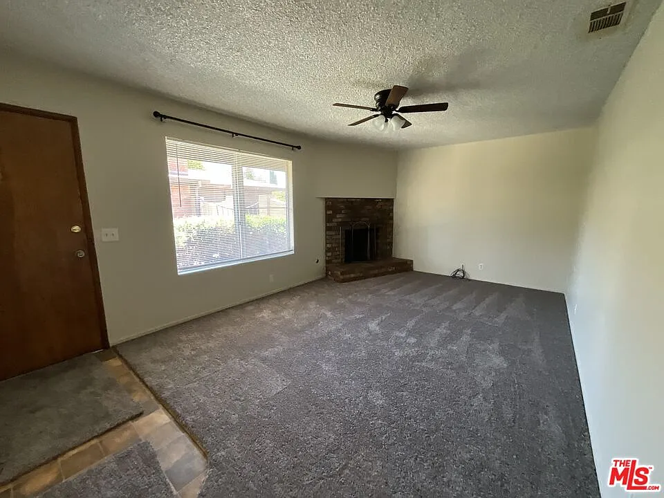2 bed, 900 sqft, $1,395 — Photo 2