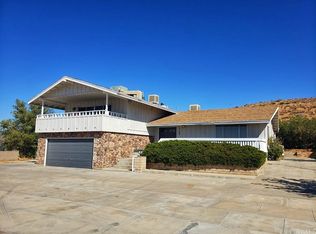 9469 Navajo Rd, Apple Valley, CA 92308