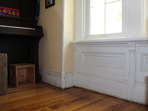 4th image of 212 Mayfield Ave SW