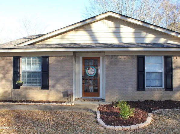 147 Berry Dr, Clinton, MS 39056