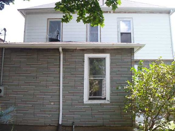 2nd image of 858 N Lasalle St